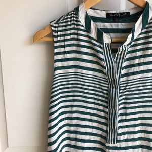 Green & White Striped Flowing Top! 💚